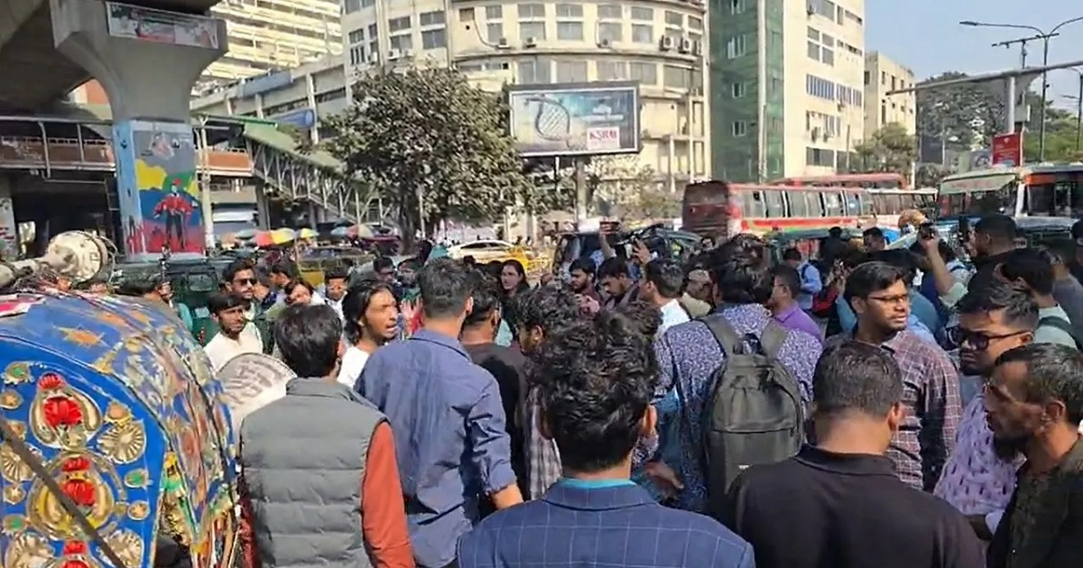 স্বরাষ্ট্র উপদেষ্টার পদত্যাগ দাবিতে শাহবাগ ব্লকেড