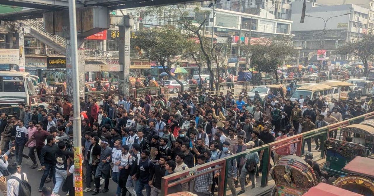 সায়েন্সল্যাবে শিক্ষার্থীদের সড়ক অবরোধ