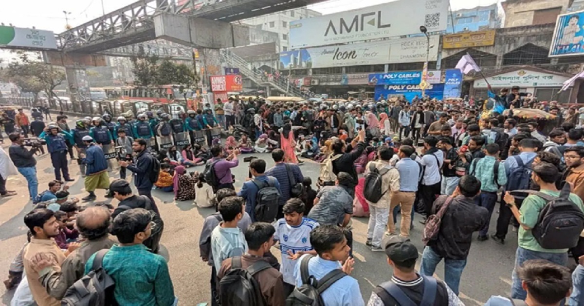 ফের শিক্ষার্থীদের সায়েন্সল্যাব মোড়  অবরোধ