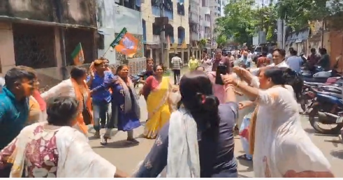 মমতার বাড়ির কাছে ‘জয় শ্রীরাম’ স্লোগান, উত্তেজনা