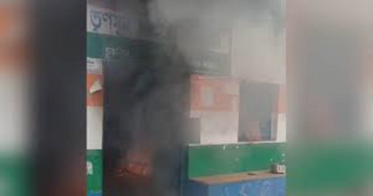 তৃণমূল কার্যালয়ে আগুন-ভাঙচুর ও প্রার্থীকে মারধর, বিজেপির বিরুদ্ধে অভিযোগ