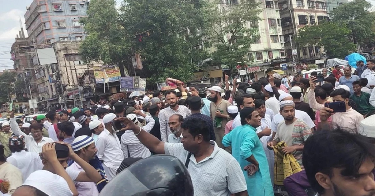 জুমার নামাজে পুলিশের বাধা, কোলকাতায় পরিস্থিতি উত্তপ্ত
