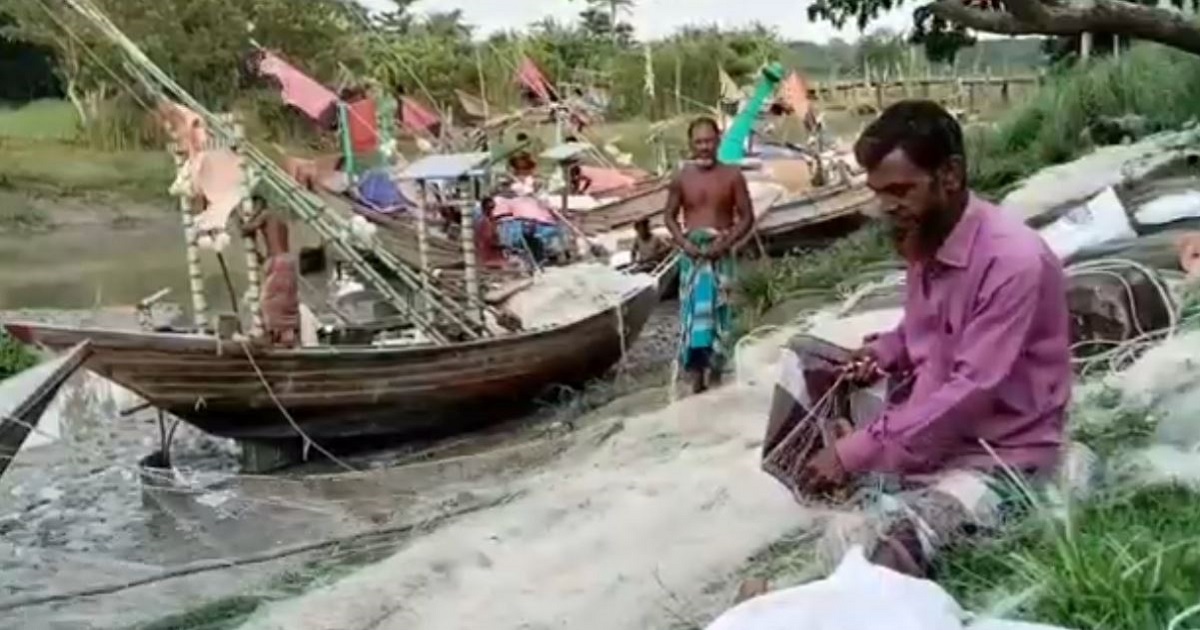 ভোলার মেঘনা ও তেতুলিয়া নদীতে ইলিশ সংকট: দিশেহারা জেলে ও ব্যবসায়ীরাভোলার মেঘনা ও তেতুলিয়া নদীতে ইলিশ সংকট: দিশেহারা জেলে ও ব্যবসায়ীরা