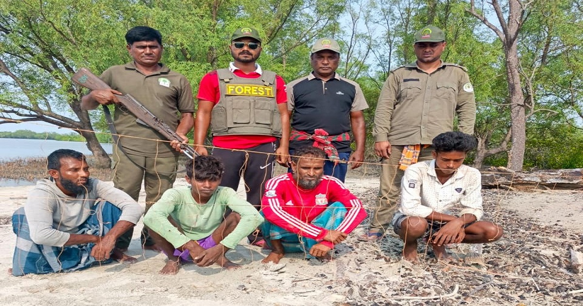 সুন্দরবনে বনরক্ষীদের অভিযানে ৪ শিকারী ও ৩ জেলে গ্রেফতার
