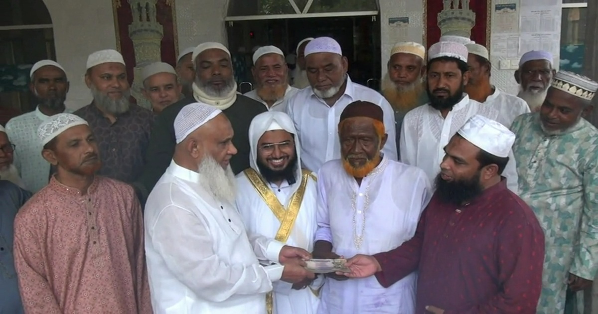 নাটোরে সাবেক পৌর মেয়রের ব্যক্তিগত তহবিল হতে মসজিদে অর্থ প্রদান